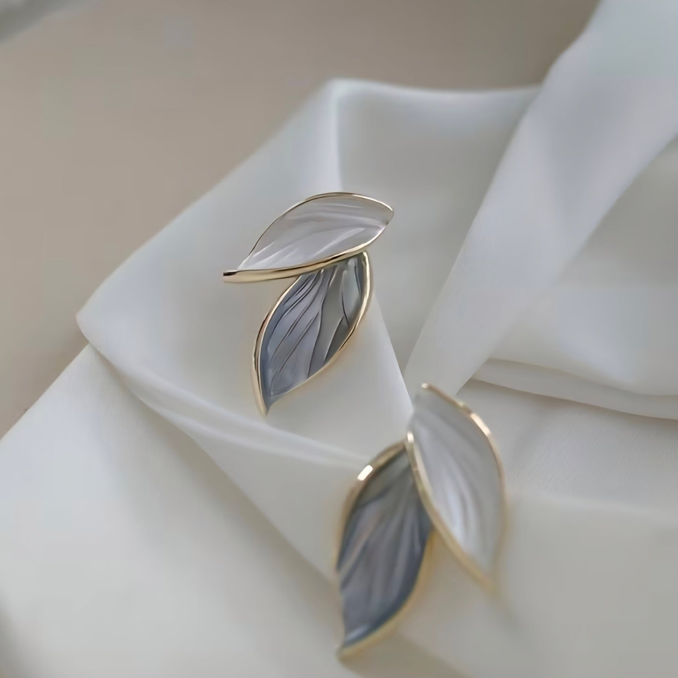 Elegant Two-Tone Leaf Drop Earrings – Nature Inspired Gold & Silver Statement Earrings for Women