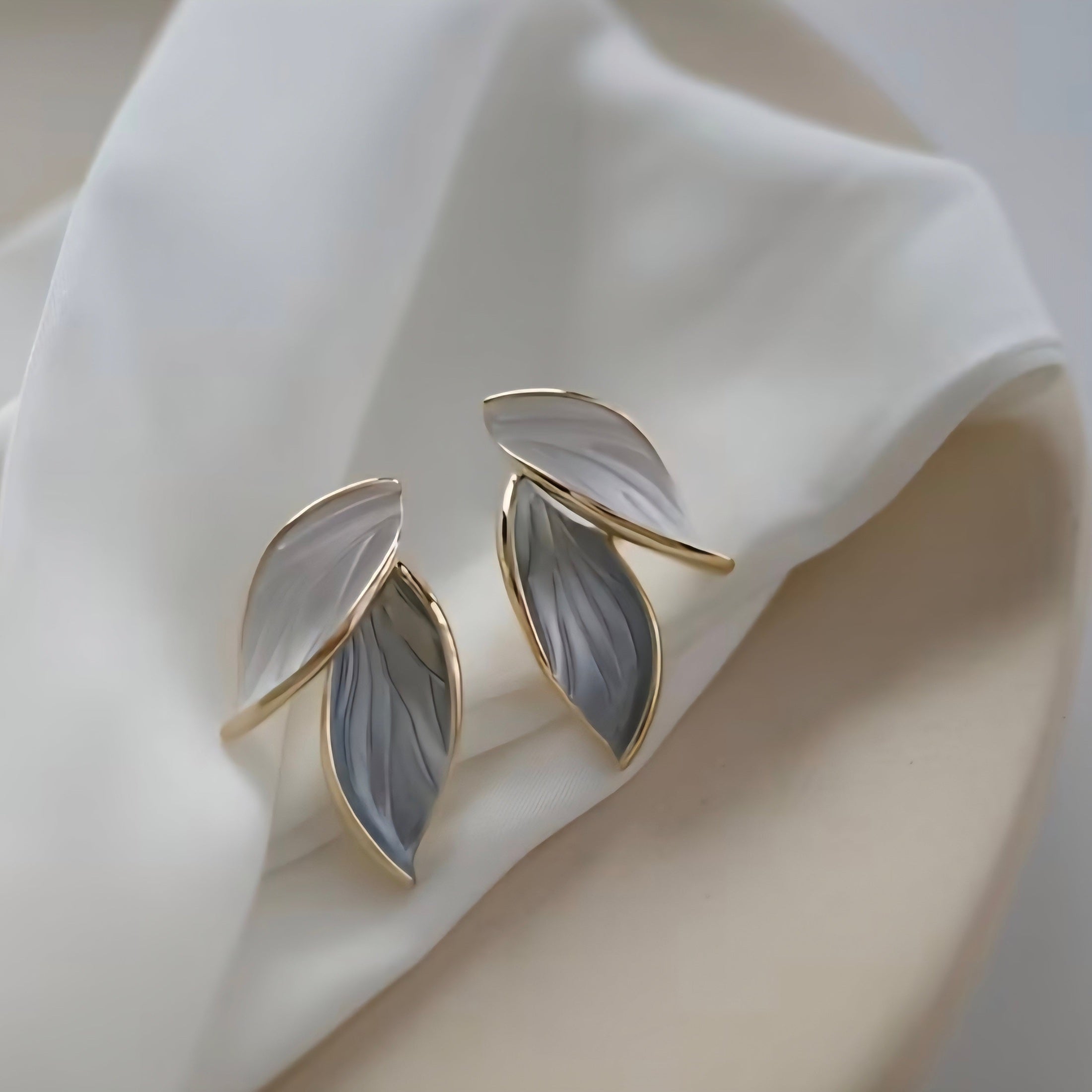 Elegant Two-Tone Leaf Drop Earrings – Nature Inspired Gold & Silver Statement Earrings for Women